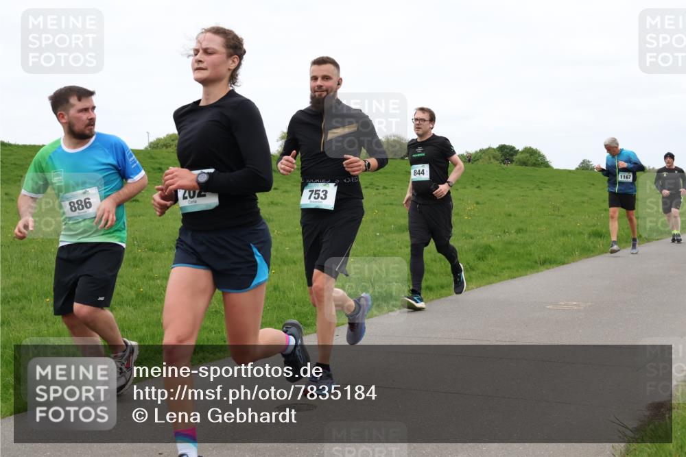 04.05.2025 - 8. Wedeler Halbmarathon Lena Gebhardt http://msf.ph/oto/7835184 04.05.2025 11:26:38 Laufen 886, 20, 844, 753, 1167 meine-sportfotos.de