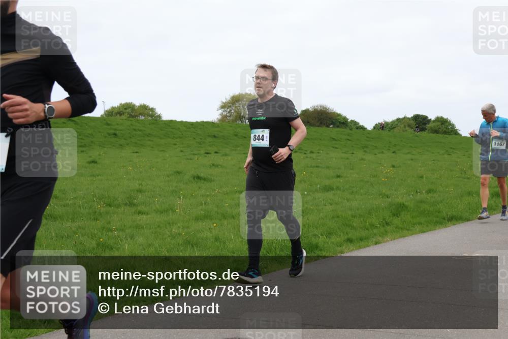 04.05.2025 - 8. Wedeler Halbmarathon Lena Gebhardt http://msf.ph/oto/7835194 04.05.2025 11:26:39 Laufen 844, 1167 meine-sportfotos.de