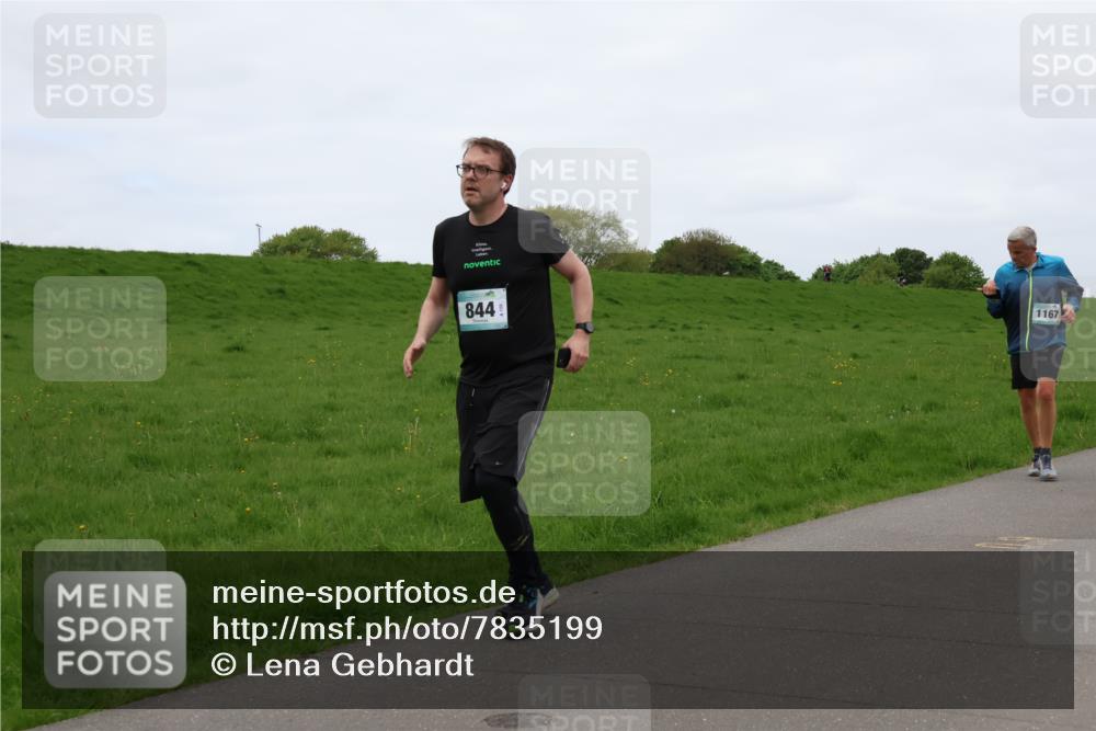 04.05.2025 - 8. Wedeler Halbmarathon Lena Gebhardt http://msf.ph/oto/7835199 04.05.2025 11:26:39 Laufen 844, 1167 meine-sportfotos.de