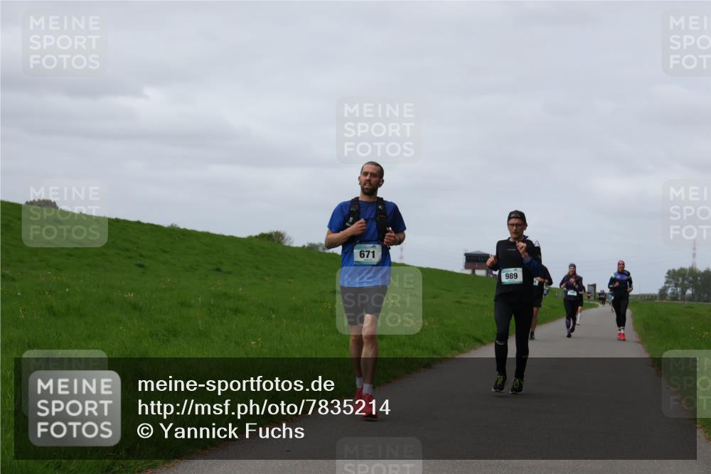 04.05.2025 - 8. Wedeler Halbmarathon Yannick Fuchs http://msf.ph/oto/7835214 04.05.2025 11:44:16 Laufen 671, 989 meine-sportfotos.de