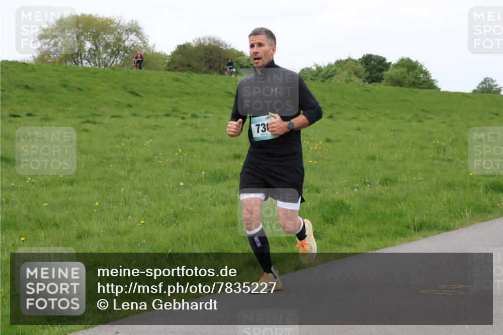 04.05.2025 - 8. Wedeler Halbmarathon Lena Gebhardt http://msf.ph/oto/7835227 04.05.2025 11:26:50 Laufen 73 meine-sportfotos.de