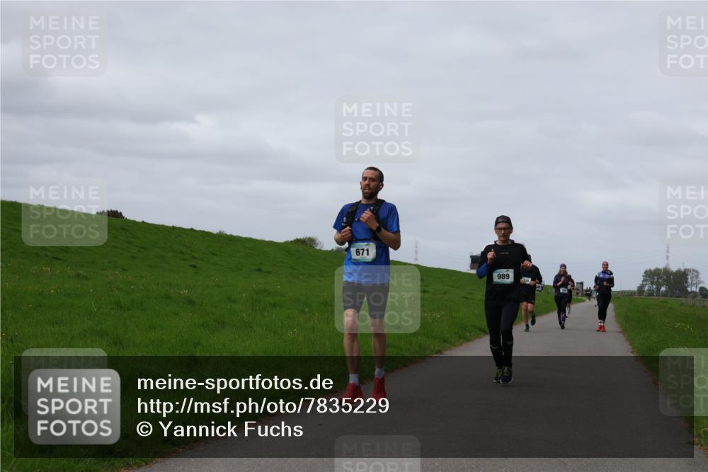 04.05.2025 - 8. Wedeler Halbmarathon Yannick Fuchs http://msf.ph/oto/7835229 04.05.2025 11:44:16 Laufen 671, 989 meine-sportfotos.de