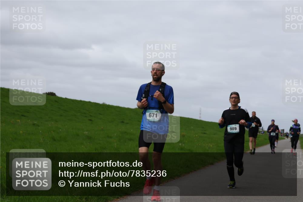 04.05.2025 - 8. Wedeler Halbmarathon Yannick Fuchs http://msf.ph/oto/7835236 04.05.2025 11:44:16 Laufen 671, 989 meine-sportfotos.de