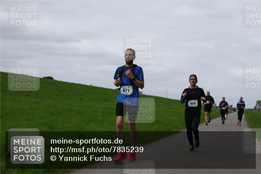 04.05.2025 - 8. Wedeler Halbmarathon Yannick Fuchs http://msf.ph/oto/7835239 04.05.2025 11:44:16 Laufen 671, 989 meine-sportfotos.de