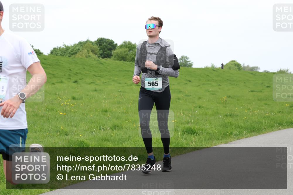 04.05.2025 - 8. Wedeler Halbmarathon Lena Gebhardt http://msf.ph/oto/7835248 04.05.2025 11:26:53 Laufen 565 meine-sportfotos.de