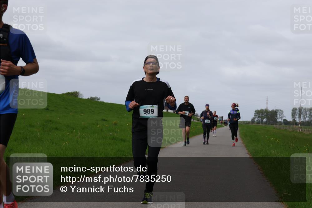 04.05.2025 - 8. Wedeler Halbmarathon Yannick Fuchs http://msf.ph/oto/7835250 04.05.2025 11:44:17 Laufen 989 meine-sportfotos.de