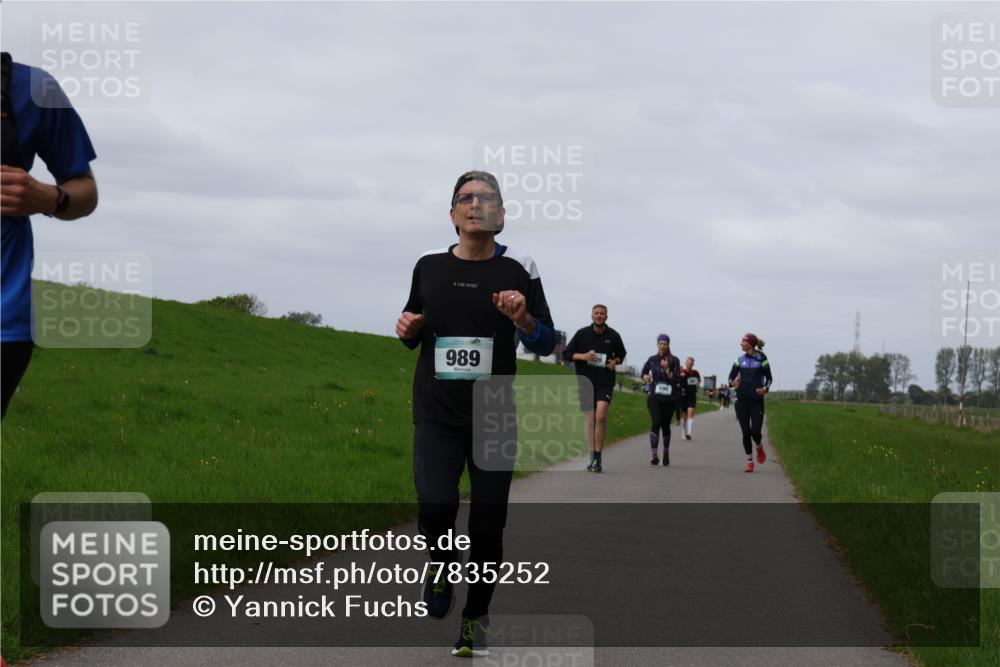 04.05.2025 - 8. Wedeler Halbmarathon Yannick Fuchs http://msf.ph/oto/7835252 04.05.2025 11:44:18 Laufen 989 meine-sportfotos.de