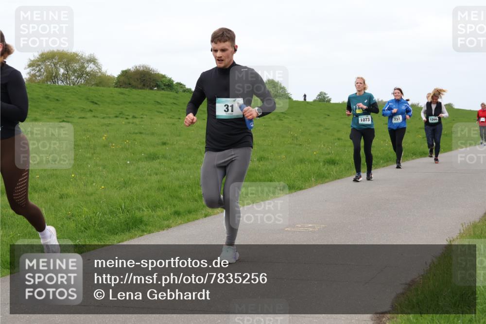 04.05.2025 - 8. Wedeler Halbmarathon Lena Gebhardt http://msf.ph/oto/7835256 04.05.2025 11:27:03 Laufen 31, 1073, 737, 1200 meine-sportfotos.de