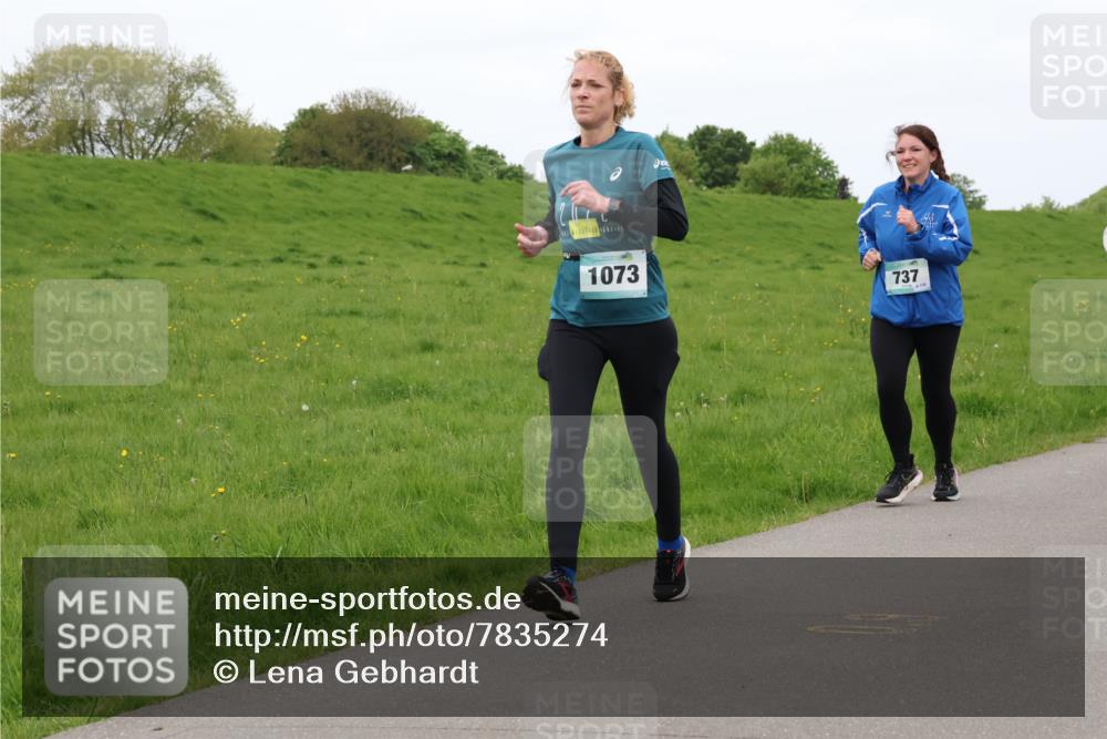 04.05.2025 - 8. Wedeler Halbmarathon Lena Gebhardt http://msf.ph/oto/7835274 04.05.2025 11:27:05 Laufen 1073, 737, 136 meine-sportfotos.de
