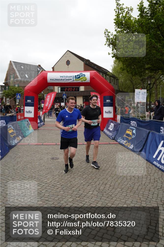 04.05.2025 - 8. Wedeler Halbmarathon Felixshl http://msf.ph/oto/7835320 04.05.2025 12:20:18 Ziel 330, 657, 658, 677 meine-sportfotos.de
