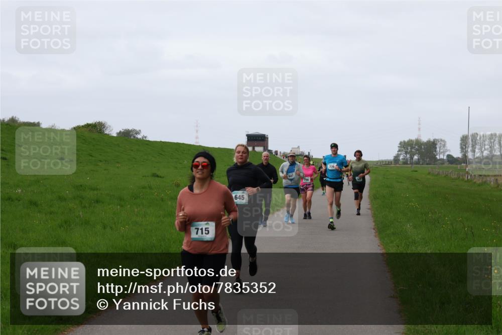 04.05.2025 - 8. Wedeler Halbmarathon Yannick Fuchs http://msf.ph/oto/7835352 04.05.2025 11:23:16 Laufen 715, 645, 947, 796, 336 meine-sportfotos.de