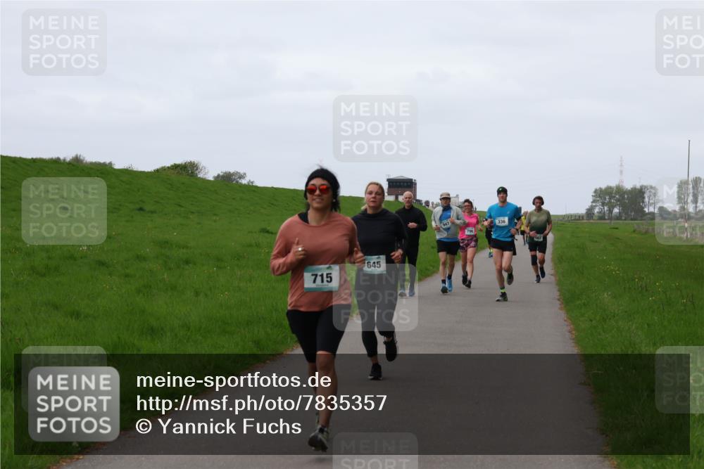 04.05.2025 - 8. Wedeler Halbmarathon Yannick Fuchs http://msf.ph/oto/7835357 04.05.2025 11:23:16 Laufen 715, 645, 947, 796, 336 meine-sportfotos.de