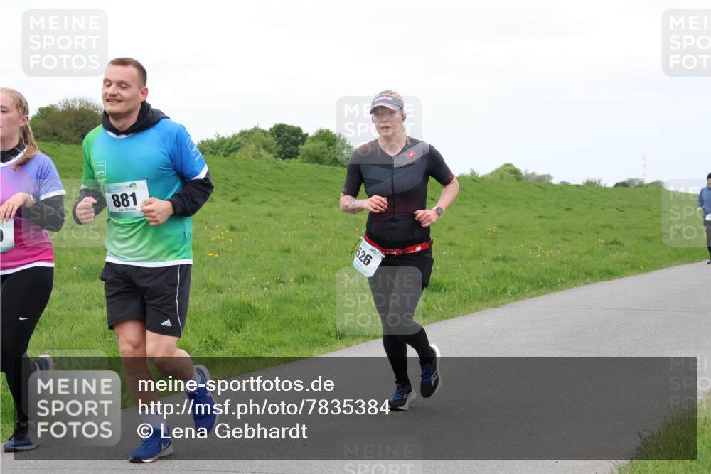 04.05.2025 - 8. Wedeler Halbmarathon Lena Gebhardt http://msf.ph/oto/7835384 04.05.2025 11:27:27 Laufen 881, 526 meine-sportfotos.de