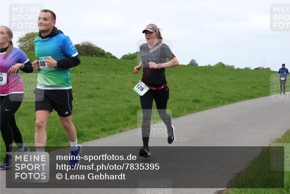 04.05.2025 - 8. Wedeler Halbmarathon Lena Gebhardt http://msf.ph/oto/7835395 04.05.2025 11:27:28 Laufen 0, 88, 526 meine-sportfotos.de