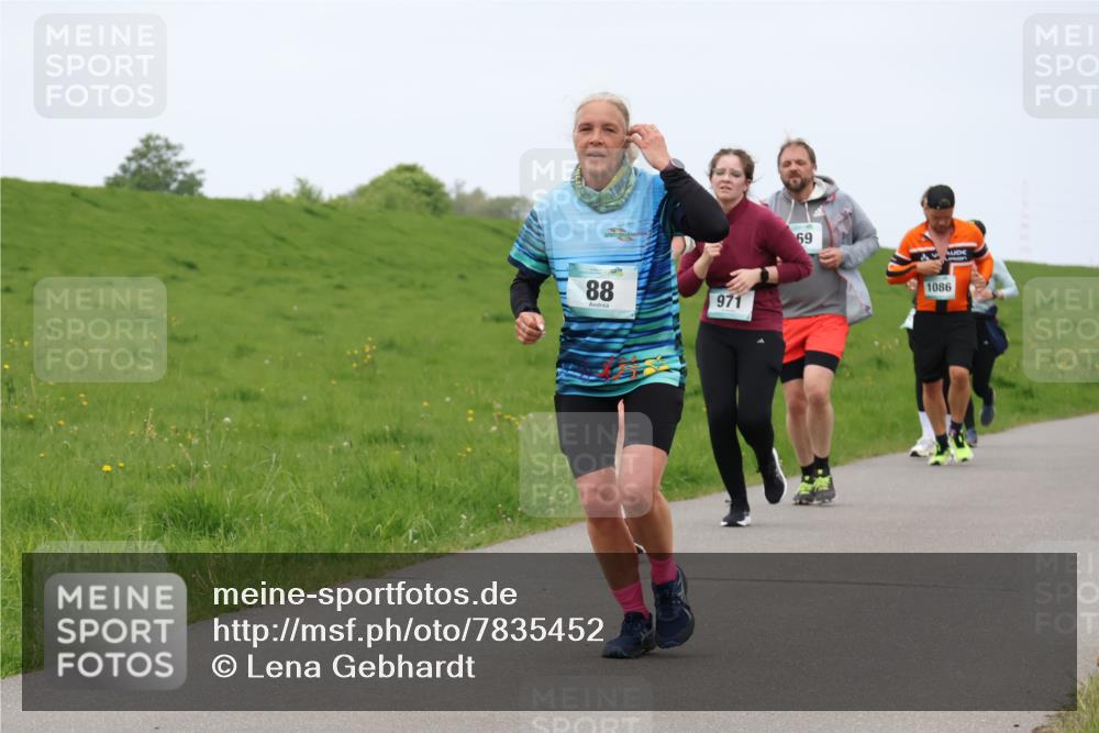 04.05.2025 - 8. Wedeler Halbmarathon Lena Gebhardt http://msf.ph/oto/7835452 04.05.2025 11:27:41 Laufen 88, 971, 69, 1086 meine-sportfotos.de