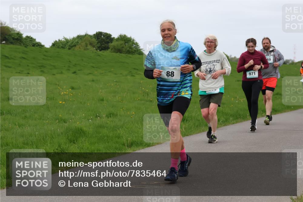 04.05.2025 - 8. Wedeler Halbmarathon Lena Gebhardt http://msf.ph/oto/7835464 04.05.2025 11:27:42 Laufen 88, 971, 69 meine-sportfotos.de