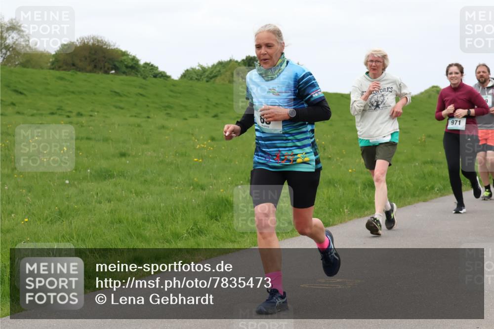 04.05.2025 - 8. Wedeler Halbmarathon Lena Gebhardt http://msf.ph/oto/7835473 04.05.2025 11:27:43 Laufen 971, 9 meine-sportfotos.de