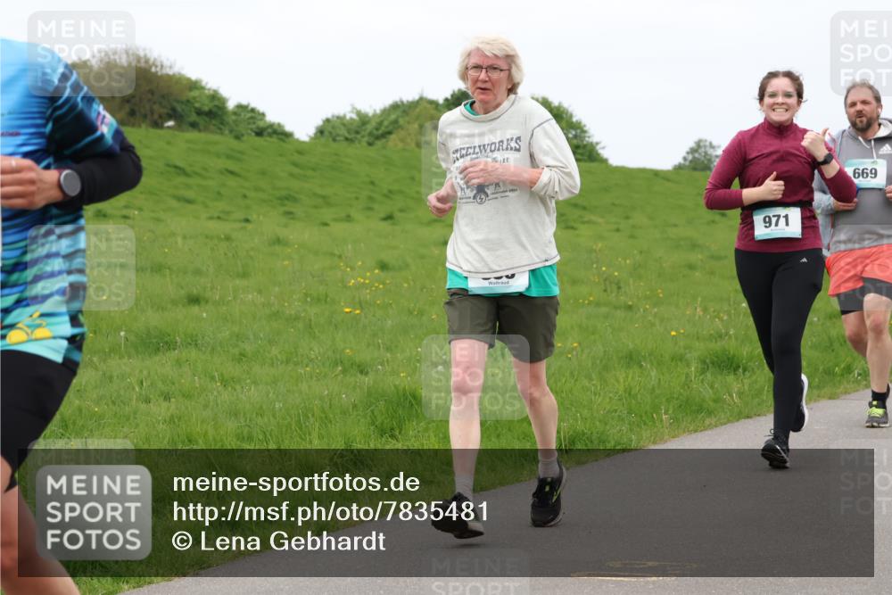 04.05.2025 - 8. Wedeler Halbmarathon Lena Gebhardt http://msf.ph/oto/7835481 04.05.2025 11:27:44 Laufen 971, 669 meine-sportfotos.de