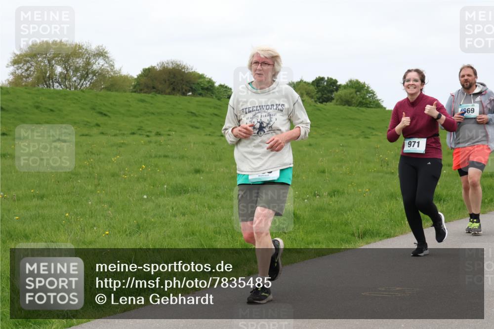 04.05.2025 - 8. Wedeler Halbmarathon Lena Gebhardt http://msf.ph/oto/7835485 04.05.2025 11:27:44 Laufen 971, 69 meine-sportfotos.de