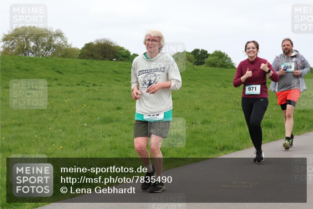 04.05.2025 - 8. Wedeler Halbmarathon Lena Gebhardt http://msf.ph/oto/7835490 04.05.2025 11:27:44 Laufen 971, 69 meine-sportfotos.de