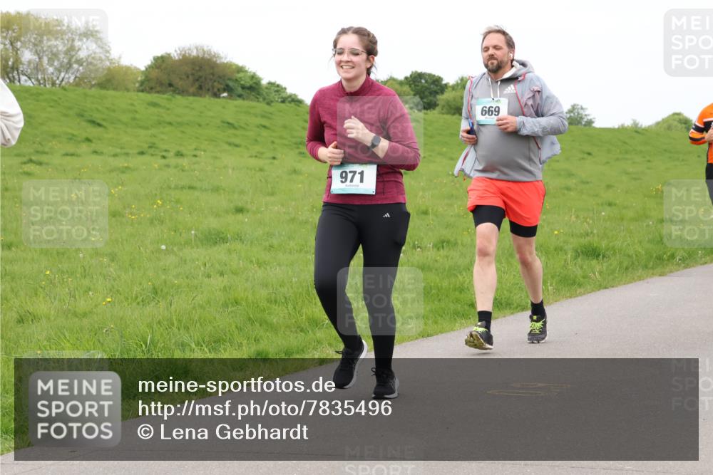 04.05.2025 - 8. Wedeler Halbmarathon Lena Gebhardt http://msf.ph/oto/7835496 04.05.2025 11:27:45 Laufen 971, 669 meine-sportfotos.de