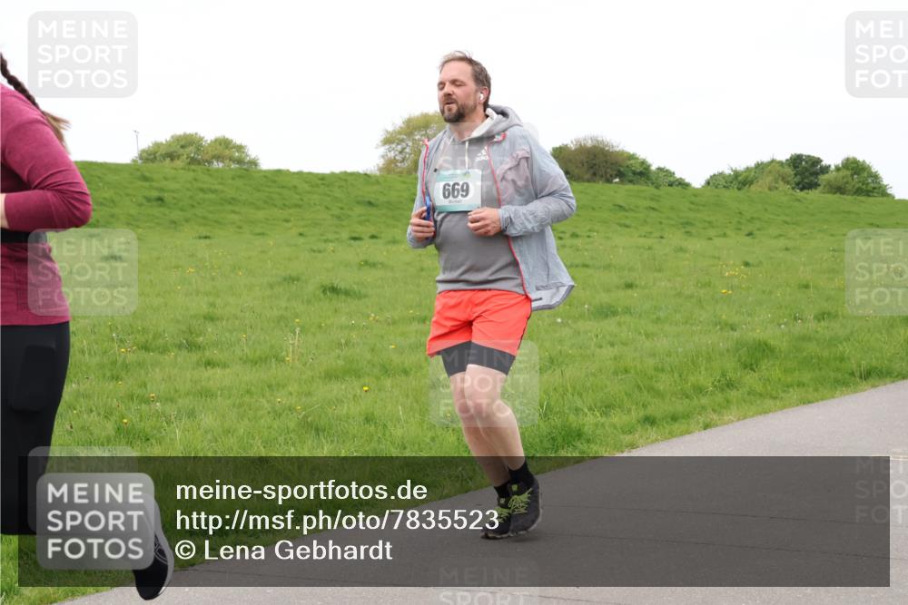 04.05.2025 - 8. Wedeler Halbmarathon Lena Gebhardt http://msf.ph/oto/7835523 04.05.2025 11:27:47 Laufen 669 meine-sportfotos.de