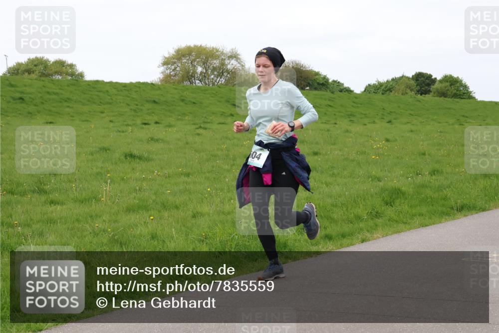 04.05.2025 - 8. Wedeler Halbmarathon Lena Gebhardt http://msf.ph/oto/7835559 04.05.2025 11:27:51 Laufen 04 meine-sportfotos.de