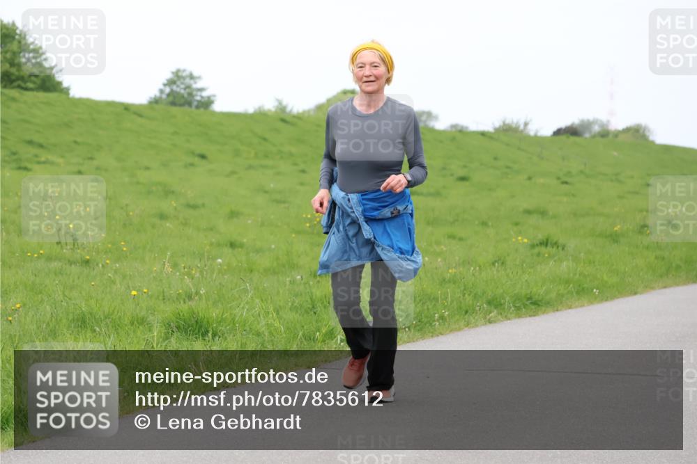 04.05.2025 - 8. Wedeler Halbmarathon Lena Gebhardt http://msf.ph/oto/7835612 04.05.2025 11:28:04 Laufen  meine-sportfotos.de