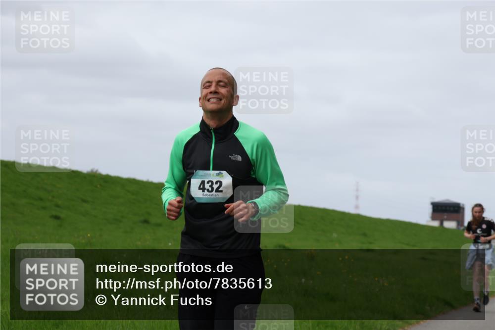 04.05.2025 - 8. Wedeler Halbmarathon Yannick Fuchs http://msf.ph/oto/7835613 04.05.2025 11:44:37 Laufen 432 meine-sportfotos.de