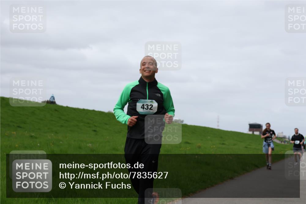 04.05.2025 - 8. Wedeler Halbmarathon Yannick Fuchs http://msf.ph/oto/7835627 04.05.2025 11:44:37 Laufen 432 meine-sportfotos.de