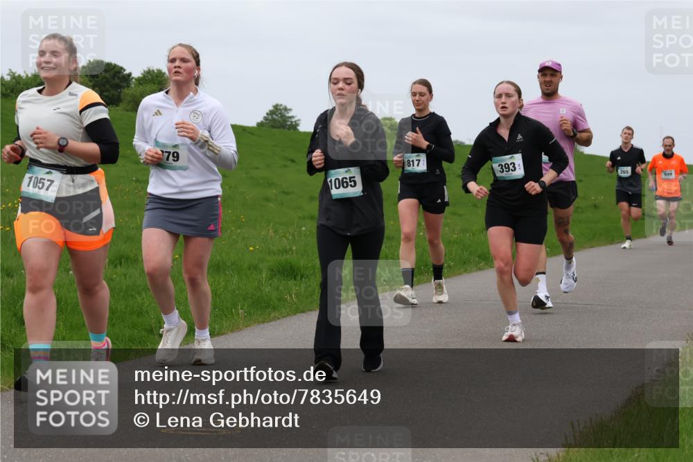 04.05.2025 - 8. Wedeler Halbmarathon Lena Gebhardt http://msf.ph/oto/7835649 04.05.2025 11:28:21 Laufen 1057, 79, 1065, 817, 393, 265, 949 meine-sportfotos.de