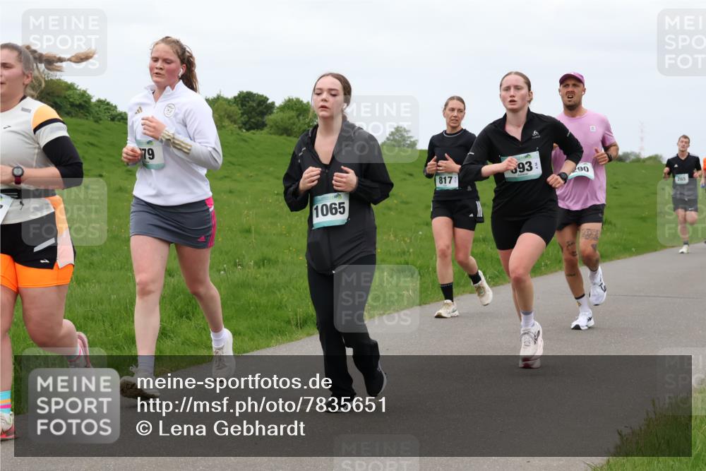 04.05.2025 - 8. Wedeler Halbmarathon Lena Gebhardt http://msf.ph/oto/7835651 04.05.2025 11:28:22 Laufen 79, 1065, 817, 93, 90, 265 meine-sportfotos.de
