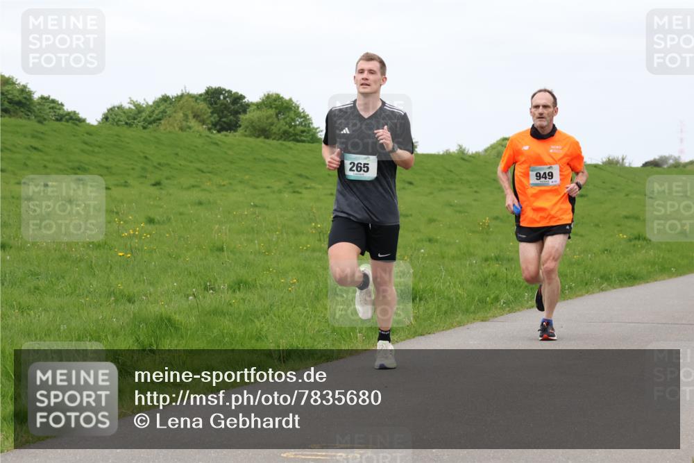 04.05.2025 - 8. Wedeler Halbmarathon Lena Gebhardt http://msf.ph/oto/7835680 04.05.2025 11:28:27 Laufen 265, 949 meine-sportfotos.de