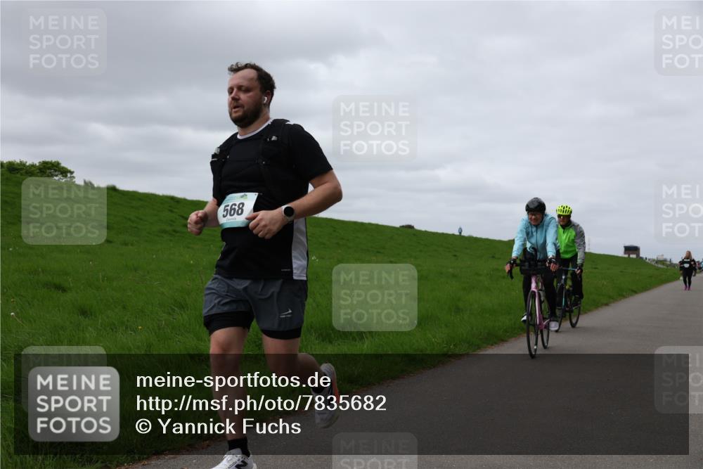 04.05.2025 - 8. Wedeler Halbmarathon Yannick Fuchs http://msf.ph/oto/7835682 04.05.2025 11:44:48 Laufen 568, 11 meine-sportfotos.de