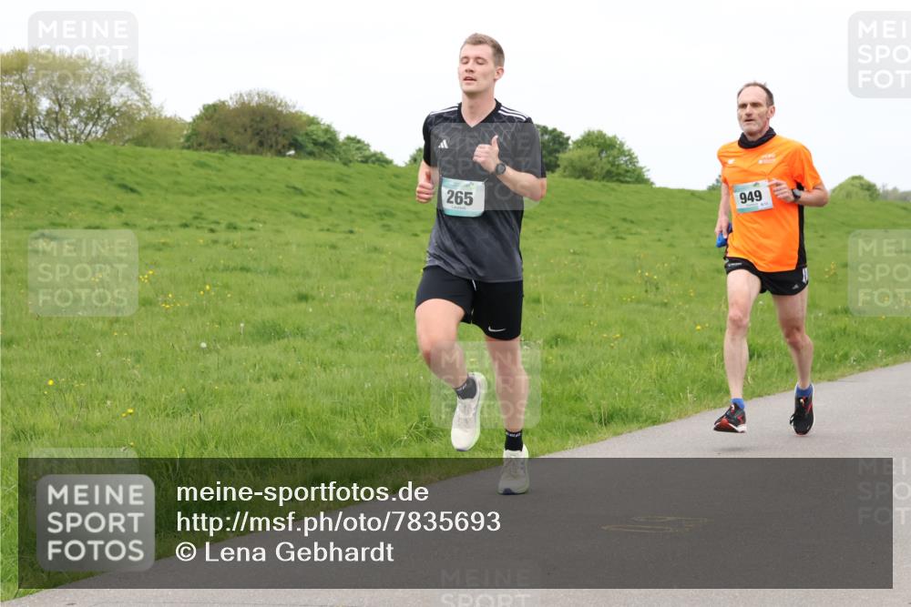 04.05.2025 - 8. Wedeler Halbmarathon Lena Gebhardt http://msf.ph/oto/7835693 04.05.2025 11:28:27 Laufen 265, 949 meine-sportfotos.de