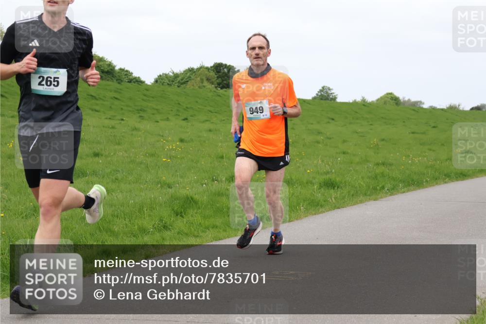 04.05.2025 - 8. Wedeler Halbmarathon Lena Gebhardt http://msf.ph/oto/7835701 04.05.2025 11:28:28 Laufen 265, 949, 13 meine-sportfotos.de