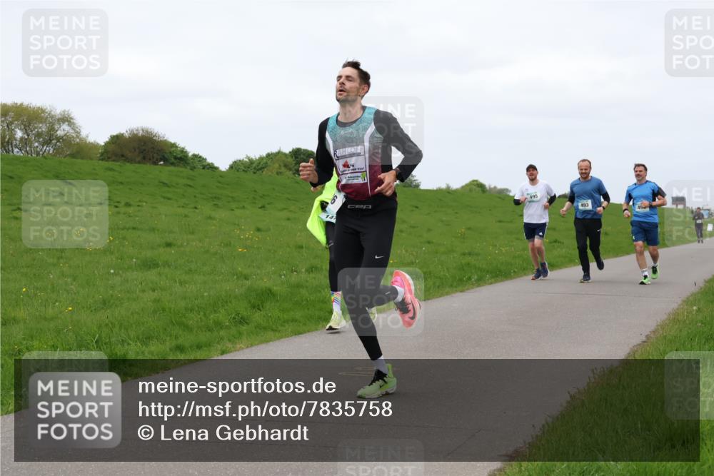 04.05.2025 - 8. Wedeler Halbmarathon Lena Gebhardt http://msf.ph/oto/7835758 04.05.2025 11:28:50 Laufen 495, 493, 45 meine-sportfotos.de