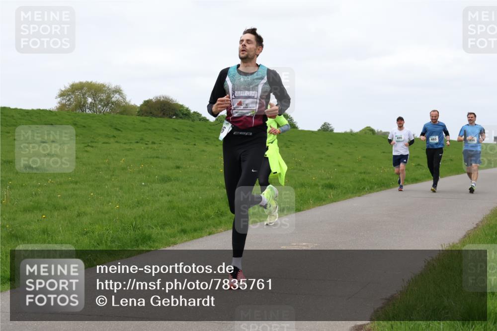 04.05.2025 - 8. Wedeler Halbmarathon Lena Gebhardt http://msf.ph/oto/7835761 04.05.2025 11:28:50 Laufen 495, 493 meine-sportfotos.de