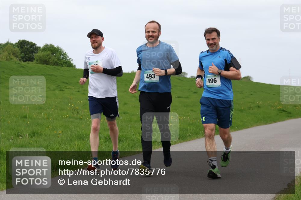 04.05.2025 - 8. Wedeler Halbmarathon Lena Gebhardt http://msf.ph/oto/7835776 04.05.2025 11:28:53 Laufen 493, 496 meine-sportfotos.de