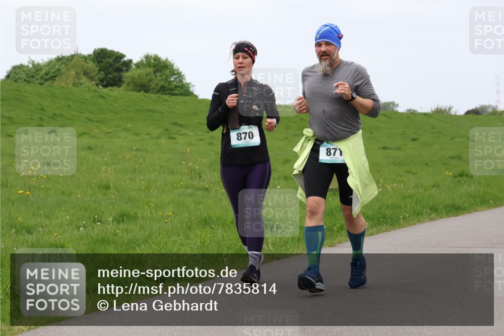 04.05.2025 - 8. Wedeler Halbmarathon Lena Gebhardt http://msf.ph/oto/7835814 04.05.2025 11:29:10 Laufen 870, 871 meine-sportfotos.de