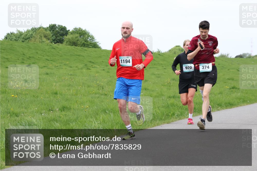 04.05.2025 - 8. Wedeler Halbmarathon Lena Gebhardt http://msf.ph/oto/7835829 04.05.2025 11:29:14 Laufen 10, 1194, 920, 374 meine-sportfotos.de