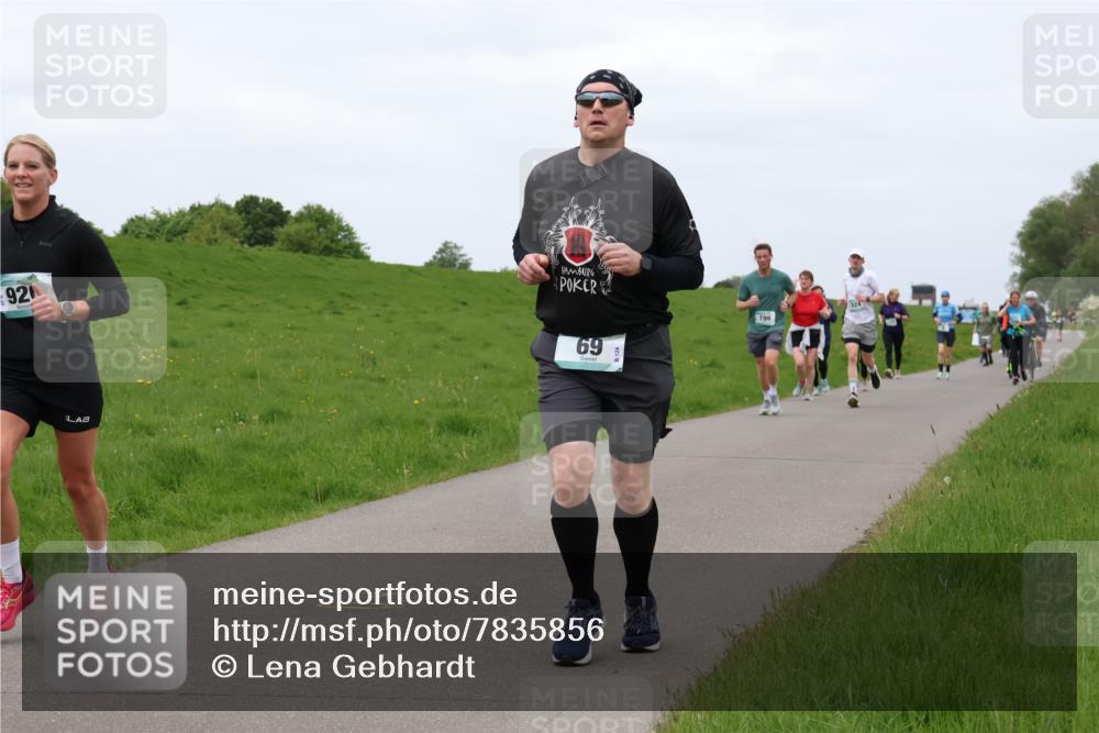 04.05.2025 - 8. Wedeler Halbmarathon Lena Gebhardt http://msf.ph/oto/7835856 04.05.2025 11:29:17 Laufen 92, 69, 24, 199, 324 meine-sportfotos.de