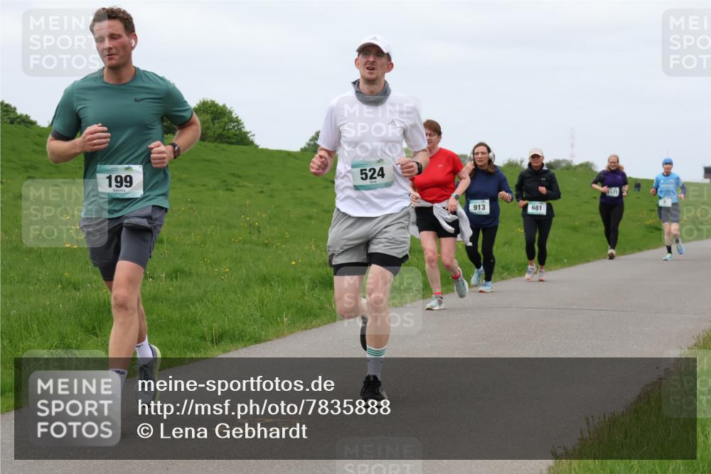 04.05.2025 - 8. Wedeler Halbmarathon Lena Gebhardt http://msf.ph/oto/7835888 04.05.2025 11:29:22 Laufen 199, 524, 913, 681 meine-sportfotos.de