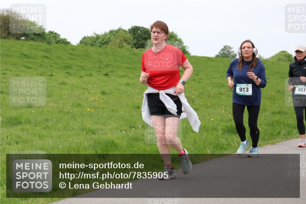 04.05.2025 - 8. Wedeler Halbmarathon Lena Gebhardt http://msf.ph/oto/7835905 04.05.2025 11:29:24 Laufen 913, 681 meine-sportfotos.de