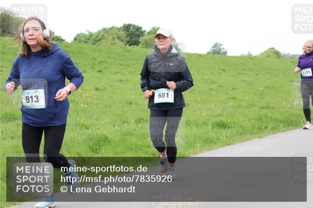 04.05.2025 - 8. Wedeler Halbmarathon Lena Gebhardt http://msf.ph/oto/7835926 04.05.2025 11:29:26 Laufen 913, 681, 1171 meine-sportfotos.de
