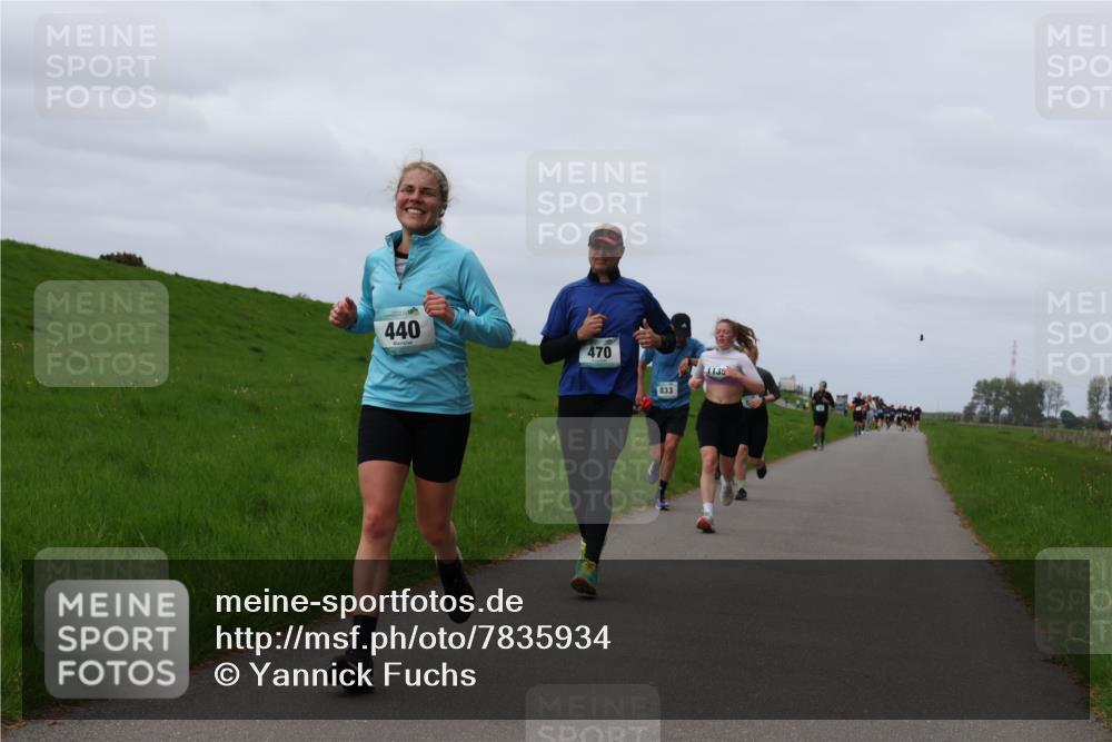 04.05.2025 - 8. Wedeler Halbmarathon Yannick Fuchs http://msf.ph/oto/7835934 04.05.2025 11:45:08 Laufen 440, 470, 833, 1135 meine-sportfotos.de