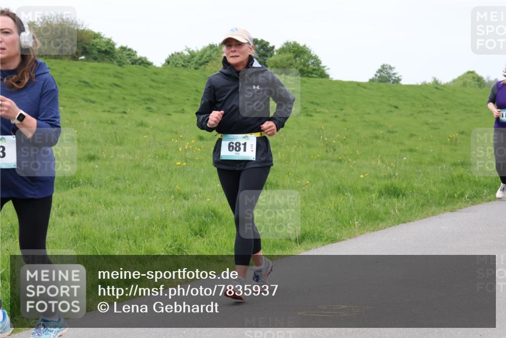 04.05.2025 - 8. Wedeler Halbmarathon Lena Gebhardt http://msf.ph/oto/7835937 04.05.2025 11:29:27 Laufen 3, 681 meine-sportfotos.de