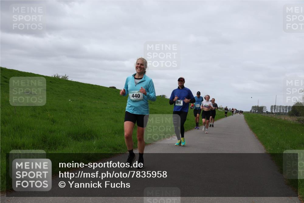 04.05.2025 - 8. Wedeler Halbmarathon Yannick Fuchs http://msf.ph/oto/7835958 04.05.2025 11:45:09 Laufen 440, 470, 833, 1135 meine-sportfotos.de