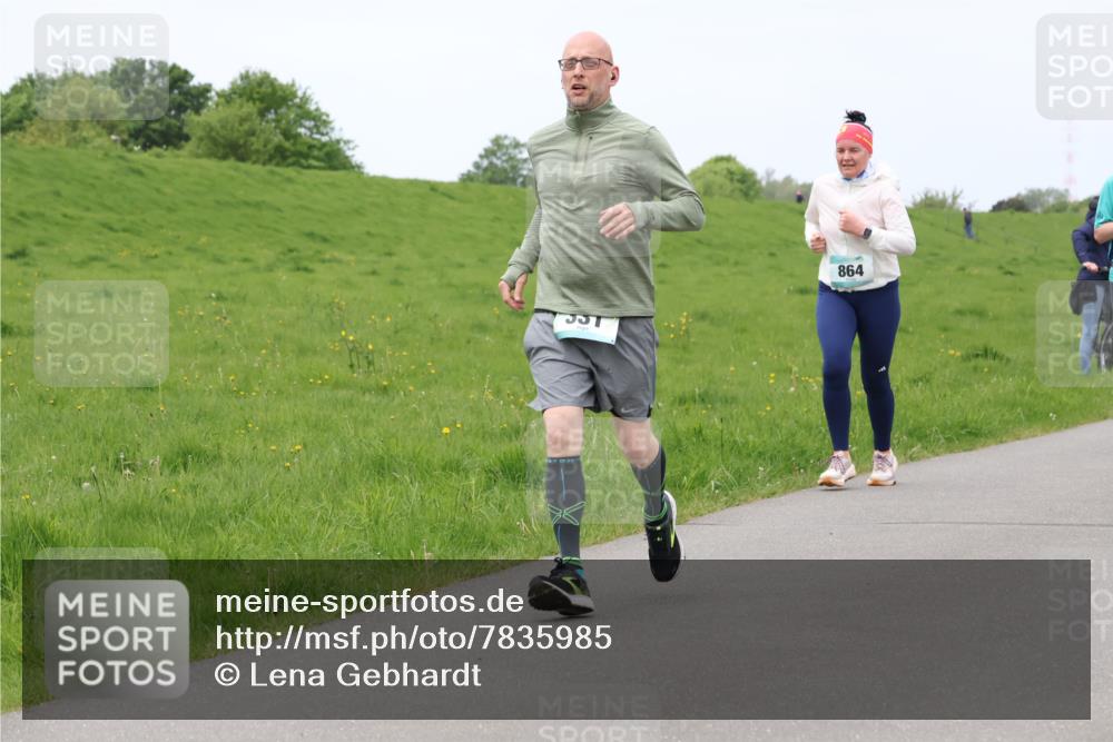 04.05.2025 - 8. Wedeler Halbmarathon Lena Gebhardt http://msf.ph/oto/7835985 04.05.2025 11:29:35 Laufen 864 meine-sportfotos.de
