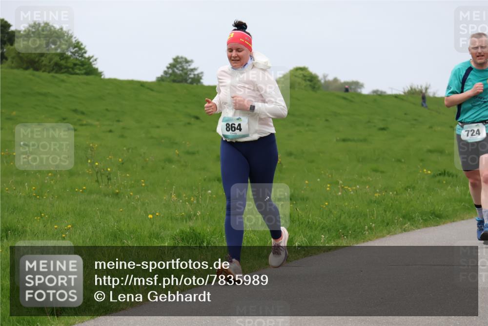 04.05.2025 - 8. Wedeler Halbmarathon Lena Gebhardt http://msf.ph/oto/7835989 04.05.2025 11:29:37 Laufen 864, 724 meine-sportfotos.de